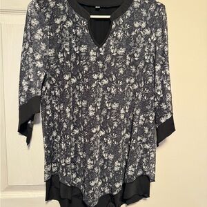 Womens NWOT Floral Tunic Top